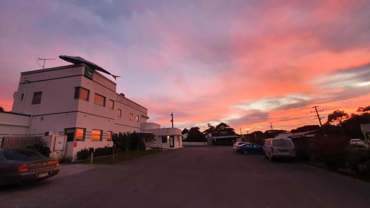 Fish Creek Hotel Zewnętrze zdjęcie